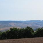 der Blick schweift weit in die Umgebung. Wir erkennen am Horizont Montepulciano, das wir auch besucht haben