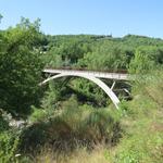 wir verlassen Bagno Vignoni und laufen zur grossen Fussgängerbrücke