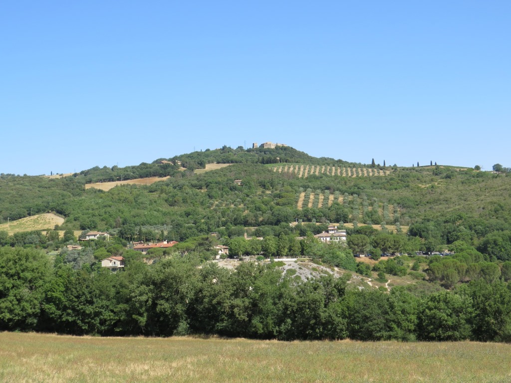Blick zurück nach Bagno Vignoni. Auf dem Hügel ist Vignoni...