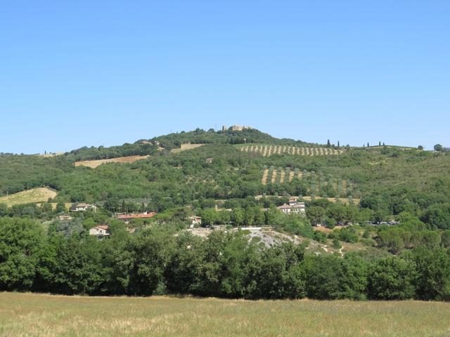 Blick zurück nach Bagno Vignoni. Auf dem Hügel ist Vignoni...