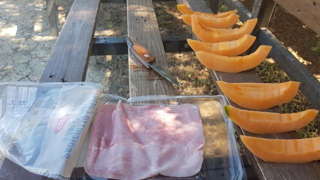 Melone und Schinken unser Mittagessen. Super lecker
