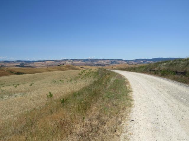 die Via Francigena führt von einem Höhenzug zum anderen