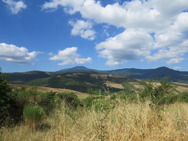 am Horizont ist der Monte Amiata auszumachen. Auf dem Monte Amiata ein ehemaliger Vulkan, wurde früher Quecksilber gewonnen