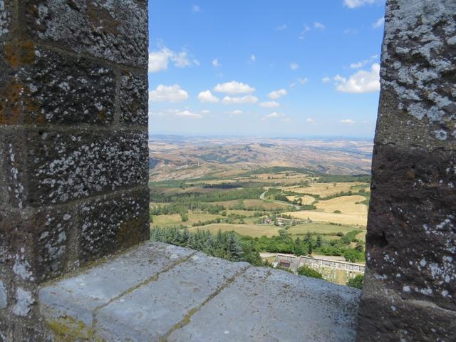 vom Turm aus, geniessen wir eine gewaltige Aussicht auf das Val d'Orcia