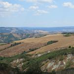 während dem wandern geniessen wir die kilometerweiten Ausblicke