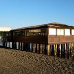 das auf Holzpfählen, direkt am Lago errichtete Trattoria del Moro wurde uns empfohlen