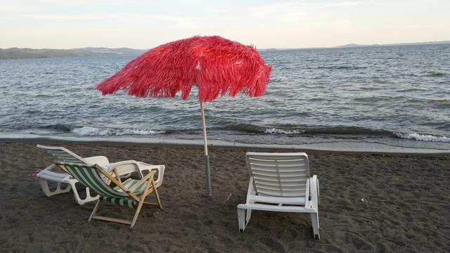 ...gehts am Strand vom Lago di Bolsena