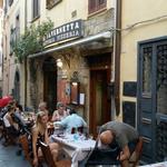 in der Altstadt reiht sich ein Restaurant an dem anderen