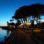 am Strand des Lago di Bolsena entlang...