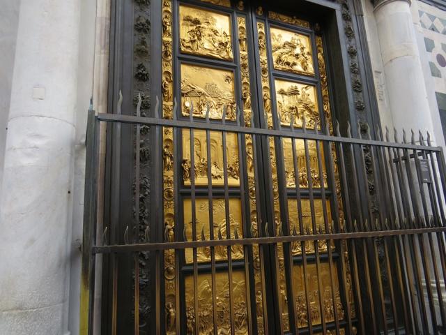 Goldschmied Ghiberti schuf das Ostportal 14. Jhr. die sogenannte (Paradiespforte)