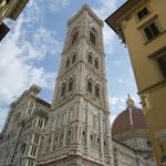 Blick zurück zur grandiosen dreifarbigen Marmorfassade der Kathedrale