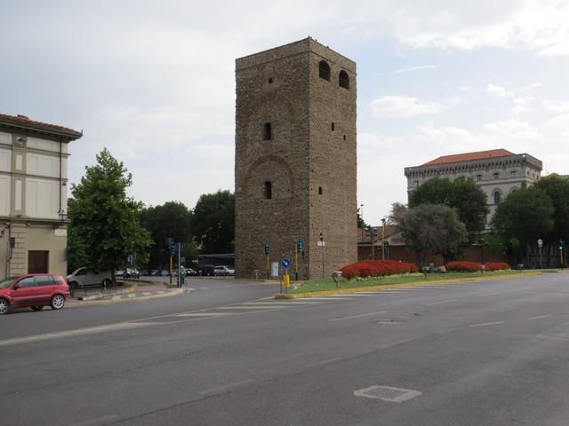 Torre della Zecca mit Turm S. Niccolò auf der anderen Arnoseite schliesste er die östliche Befestigungsanlage
