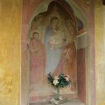 ...mit Fresko einer thronenden Madonna mit Kind