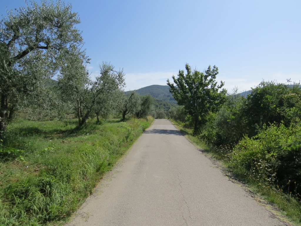 wir verlassen das nette Bergdorf und wandern weiter nach Ferrano