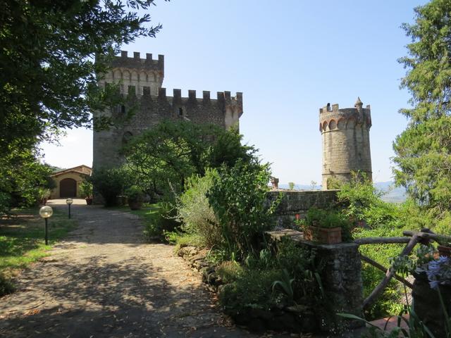 ...zum nächsten malerischen Ort Ferrano mit seinem Schloss