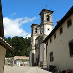 zuerst geht es in die schöne Barockkirche. Die erste Kirche wurde hier 1012 erstellt