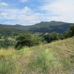 hinter Corezzo erheben sich die Berge von La Verna