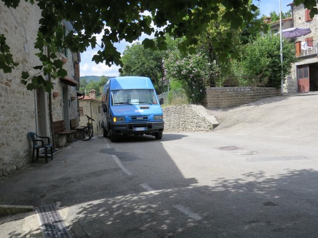 der Bus, der einzige an diesem Tag! erscheint pünktlich