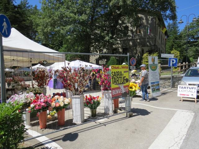 in Chiusi della Verna findet gerade der Trüffelmarkt statt