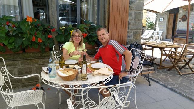 auf den schönen Gartenrestaurant des Ristorante "Letizia", geniessen wir das sehr gute Mittagessen mit Trüffel