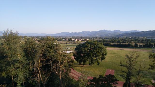 Blick aus dem Hotelzimmer. Über diese Berge werden wir die nächsten Tage wandern