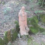 eine Terracotta Figur des San Francesco zeigt uns den Weg...