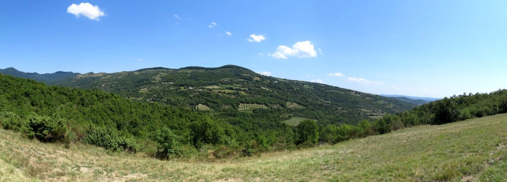 sehr schönes Breitbildfoto in die Hügellandschaft um Città di Castello