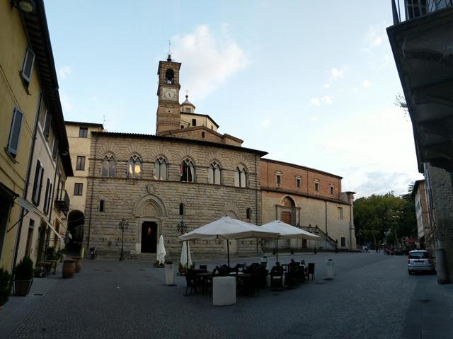 Città di Castello besitzt eine schöne Altstadt mit Dom 11.Jhr. mit Relikten vom Martyrer Saddi, den wir morgen besuchen werden