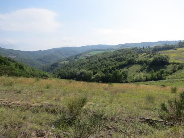 ...und geniessen den Weitblick Richtung Süden in das grüne Umbrien