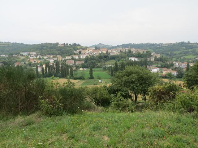 Blick auf Pietralunga das nun nicht mehr weit weg ist. Für dieses Jahr ist es die letzte Etappe auf der Via di San Francesco