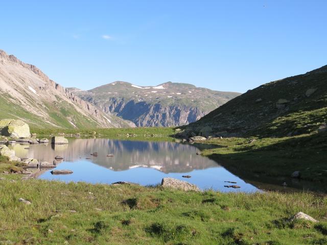 kurz danach erreichen wir ein kleiner Bergsee