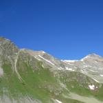 vor uns tauchen der Schadler, Piz Rims und Piz Cristanas auf. Diese drei Berge möchten wir gerne heute besuchen