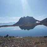 so schön. Der Föllakopf spiegelt sich im kleinen Bergsee