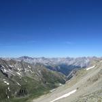 wir blicken ins Engadin. Links im Bild gut ersichtlich das Bernina Massiv