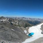 super schönes Breitbildfoto mit Blick zum Piz Sesvenna mit Gletscher, der kleine Bergsee und Piz Cristanas