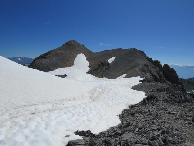 genervt das wir die Steigeisen zu Hause gelassen haben, wandern wir Richtung Piz Rims zurück...