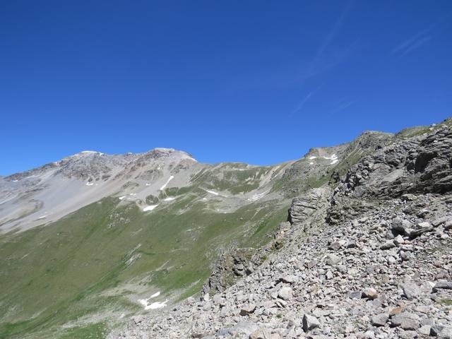 wir blicken hinauf zum Piz Cristanas links im Bild, danach Piz Rims und der Schadler