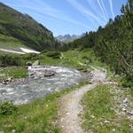 auf der orographisch rechten Seite der Aua Sesvenna wandern wir weiter talauswärts