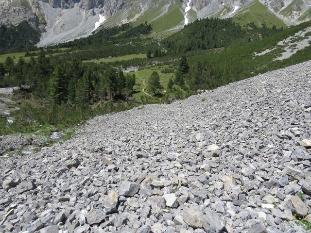 weglos muss nun eine Geröllhalde durchquert werden