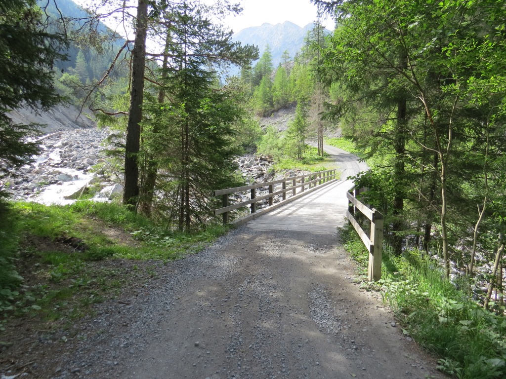 kurz nach Punkt 1387 m.ü.M. wo wir zum dritten Mal den Bach überqueren...