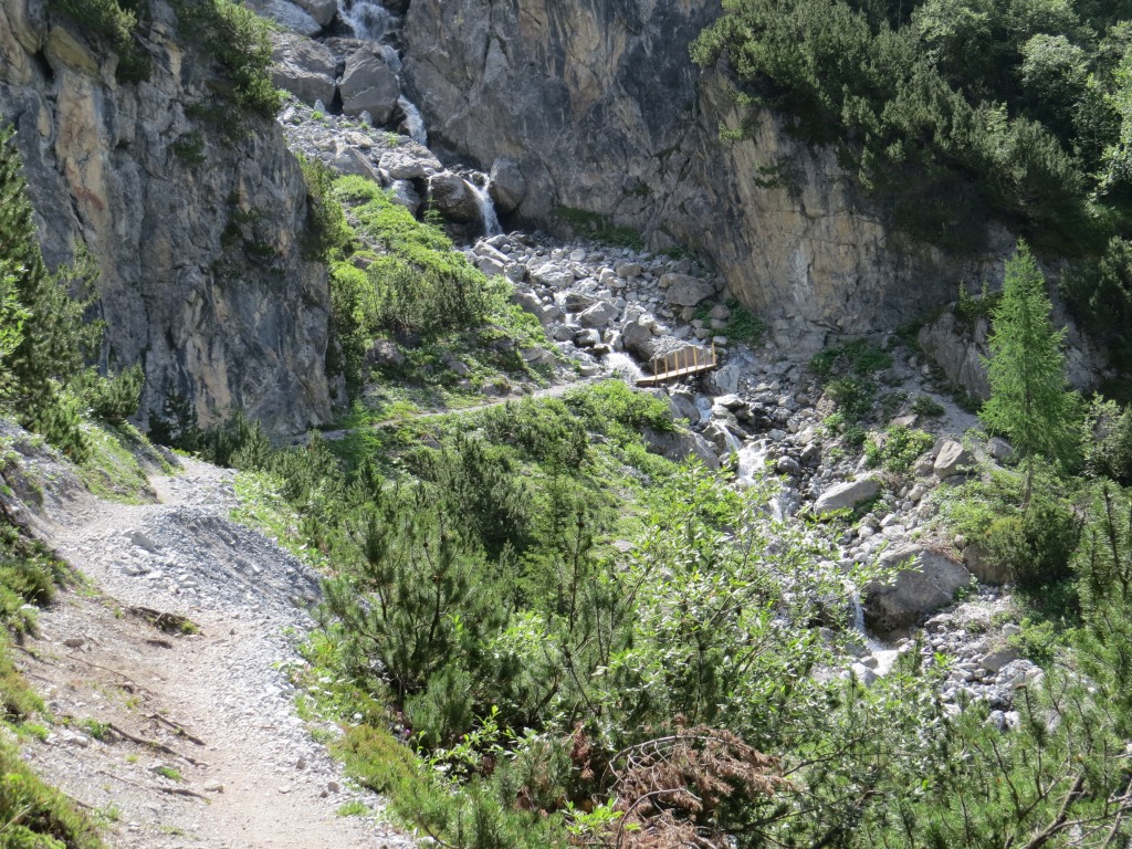 bei Punkt 1894 m.ü.M. überqueren wir...