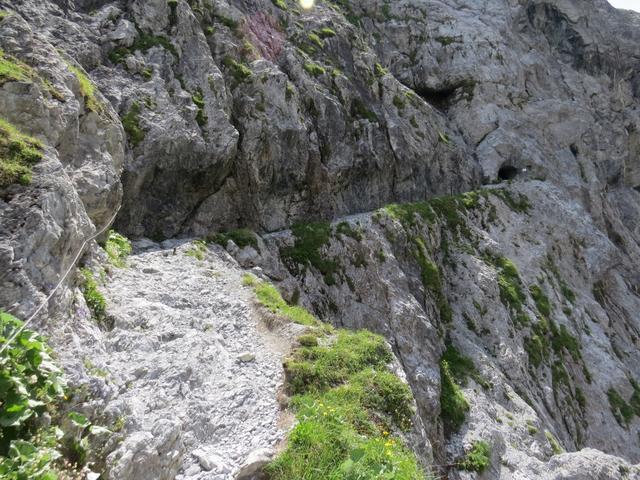 wir gehen weiter bergauf und während dem wandern, können wir die ganze Wegführung überblicken 