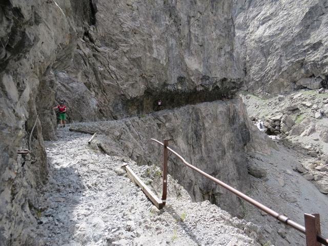 diese Wanderung ist auch bei Bergradlern beliebt, die in der Schlucht ihr Fahrrad allerdings schieben...