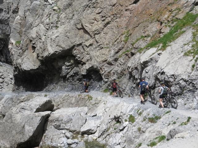 sie müssen den ganzen Weg das Rad tragen oder schieben