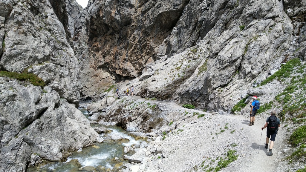 noch einmal blicken wir zur abenteuerlichen Schlucht zurück