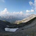 Blick ins Val dal Botsch und zum Munt la Schera. Dort oben standen wir auch schon