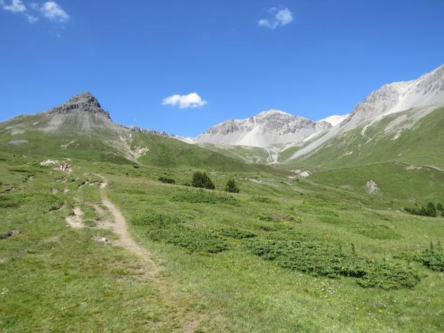 während dem Aufstieg, bestaunen wir die schöne Bergwelt