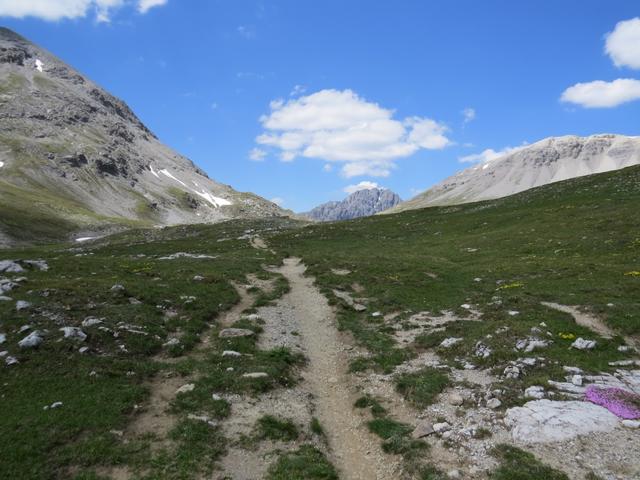 wir packen wieder alles in unsere Rucksäcke und wandern weiter