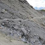 ...und der Wanderweg führt uns durch eine Stein- und Sandwüste