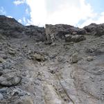 hoffentlich rutschen die Steine und Felsen nicht gerade jetzt hinunter